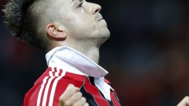 Първи голове и първа победа на Милан у дома