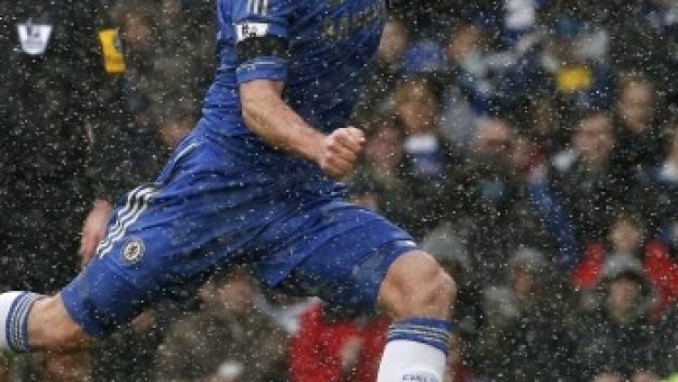 Челси удари Арсенал със съдийска помощ