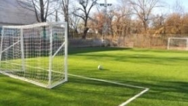 Червените се фукат с изкуствен терен утре