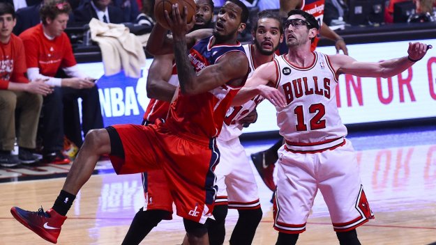 Уизърдс елиминираха Чикаго