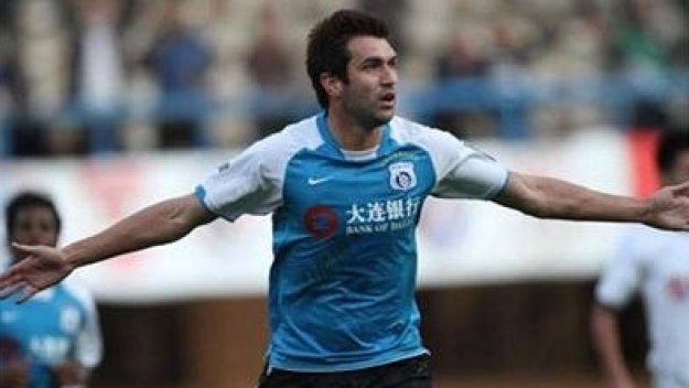 Камбуров с гол при разгромна победа на Далиен