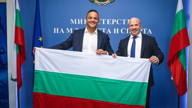Министър Керязов пожела успех на Цанко Цанков преди опита му да преплува Ламанша