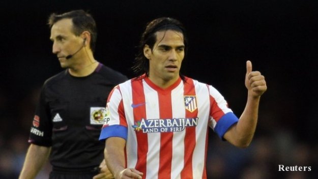 Манчестър Сити печели битката за Фалкао