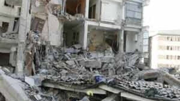 Милан дари спортен център на пострадали от земетресение