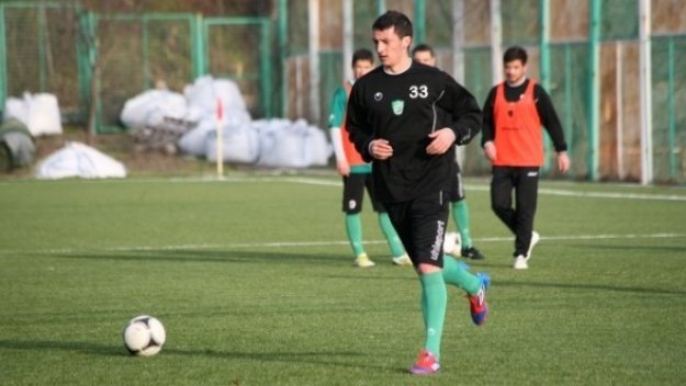 Бивш играч на ЦСКА подписа с Берое