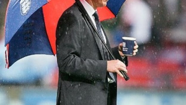 Жената на Стив Макларън му е забранила да държи чадъри у дома