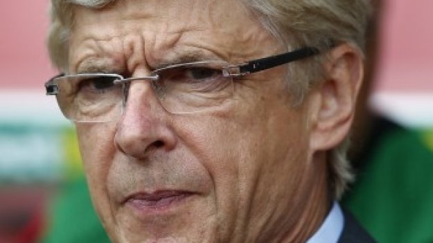 Арсенал предлага нов договор на Венгер