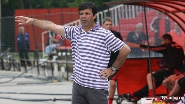 Локо Пловдив няма да сменя треньора