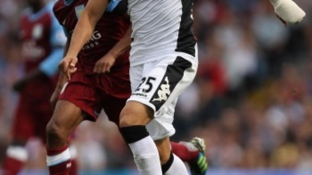 Фабиан Делф изчетка Стилиян Петров