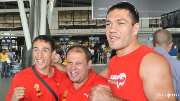 България с първа титла в професионалния бокс + ВИДЕО