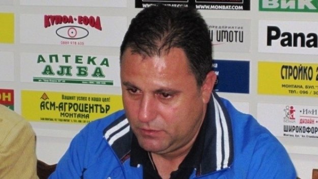 Треньор на Монтана избяга в Китай