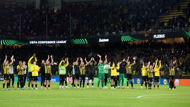 АЕК Атина наниза шест гола на Димитър Митов