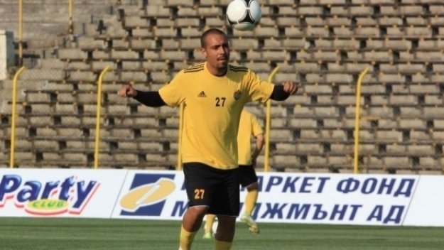 Бразилците в Ботев Пловдив все още са контузени