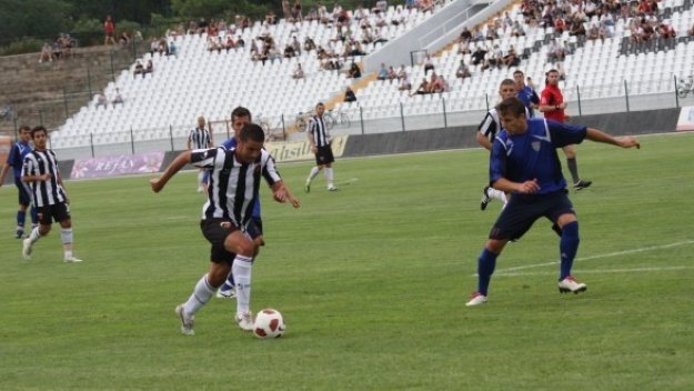 Локо Пловдив се дъни срещу отбор от &quot;Б&quot; група