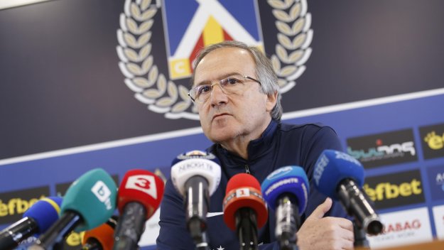 Дерменджиев: Левски не знае как се печелят трофеи
