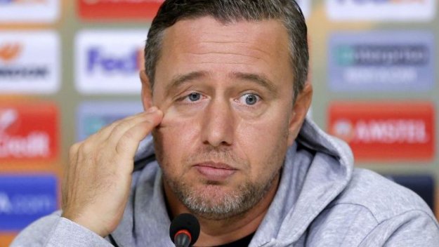 Регекампф удрял по бутилка водка преди мач за късмет!
