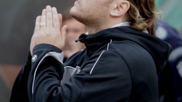 Наш футболен спец се мести в Дания