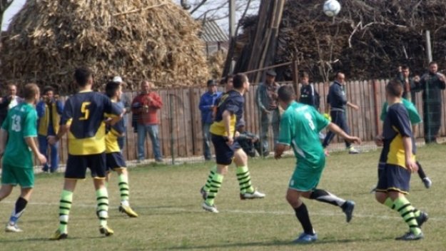 Конкуренти в Румъния бият с по 36-2 и 34-1 в последния кръг + ВИДЕО