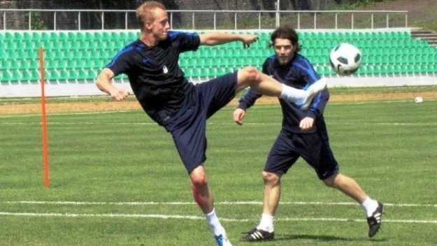 Закотвят Сьорд Арс на пейката в Левски