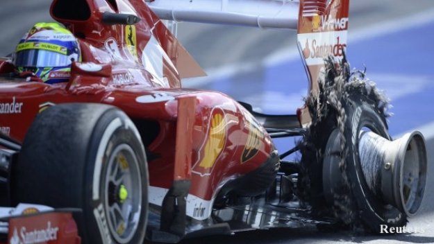 Чарли Уайтинг почти спрял състезанието