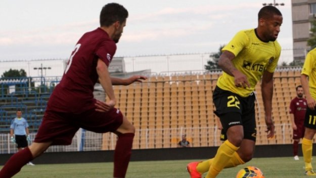 Левски взима Педро от Ботев