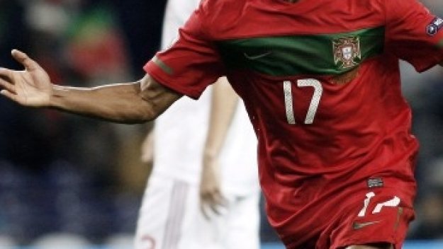 Нани съживи Португалия