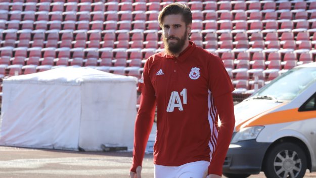 Бивш на ЦСКА спасява "кучетата" от Букурещ