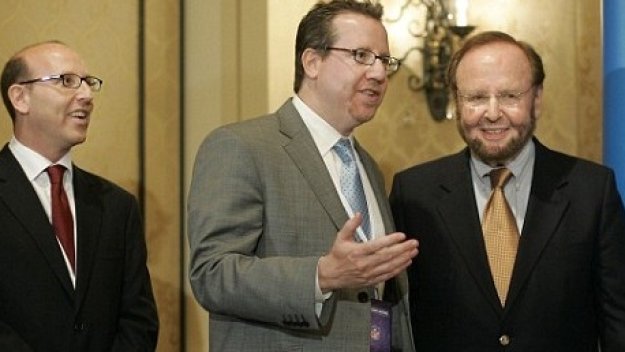 Глейзър кроят продажбата на Юнайтед