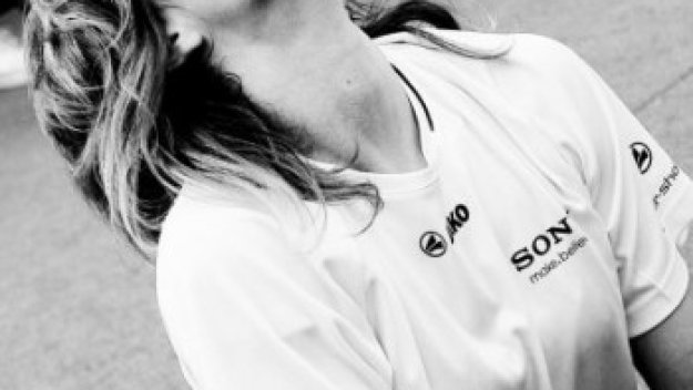 Девойка-французойка скрива топката на Роналдо, Меси и Роналдиньо