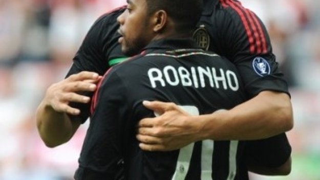 Милан пак пада с дузпи