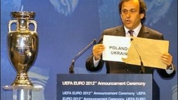 Политически хаос застрашава Украйна за ЕВРО 2012