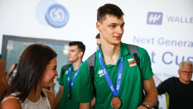 Лубе „върза“ Алекс Николов