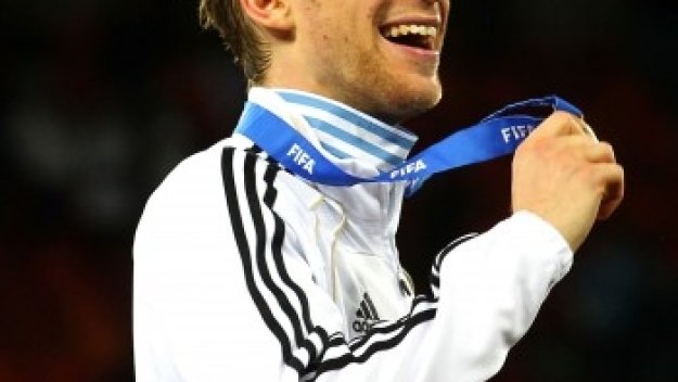 ОФИЦИАЛНО: Арсенал договори Пер Мертезакер