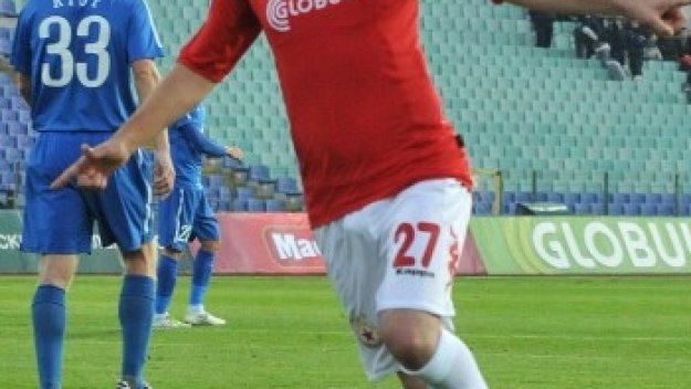 Зику вдигнал бунт на &quot;Армията&quot;