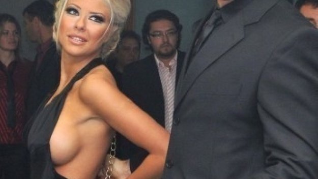 Кобрата фаворит срещу Майкъл Спрот