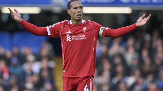 Уейн Руни продължава войната с Ван Дайк