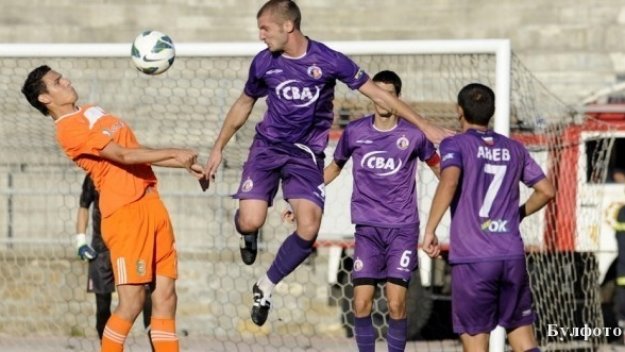 Етър взе глътка въздух след победа над Монтана