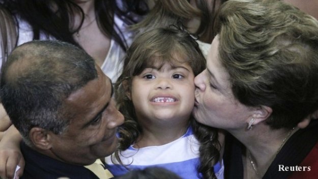 Роналдо и Ромарио стискат палци на Сантос срещу Барса