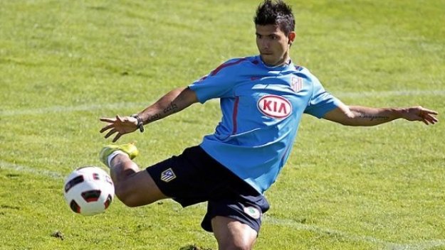 Агуеро аут срещу Севиля