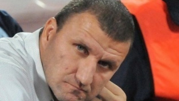 Лаптопа изригна срещу реферите