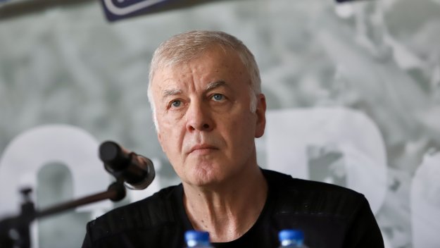 Левски поздрави Наско Сираков