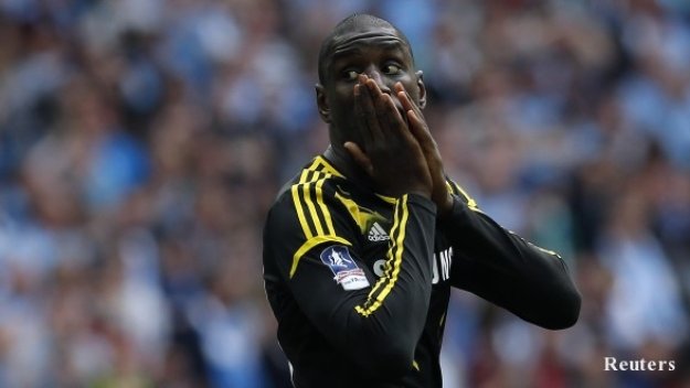 Челси се разделя с Демба Ба