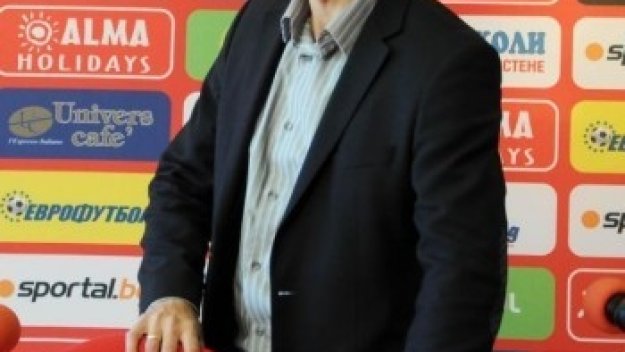 Радуканов: В България мачкаме падналите