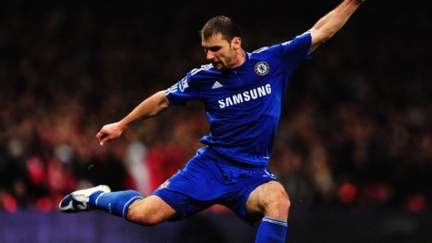 Защитник на Челси съветва Партизан как да бие Арсенал