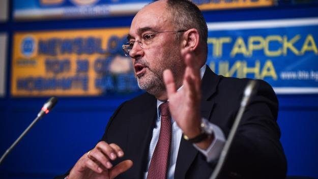 Отговор към Емил Костадинов: Оставката е въпрос на морал и мъжка дума