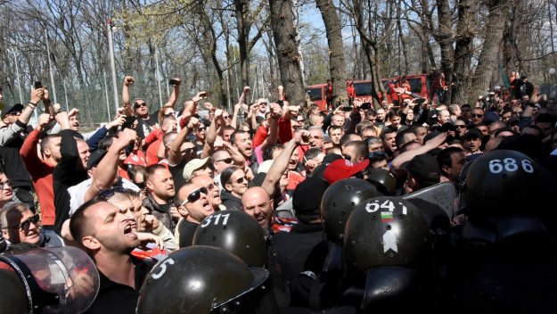 Феновете на ЦСКА бяха в правото си да провалят търга