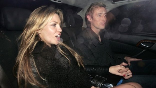 Крауч неверни ще става татко