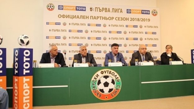 Специални поставки за топките преди мачовете у нас