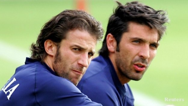 Буфон взима фланелката с №10 в Юве?