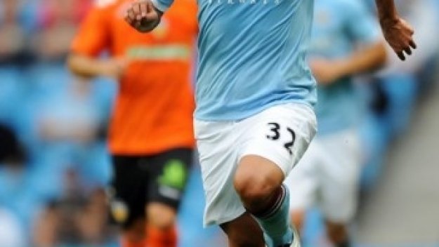 Манчини отнема капитанската лента на Тевес